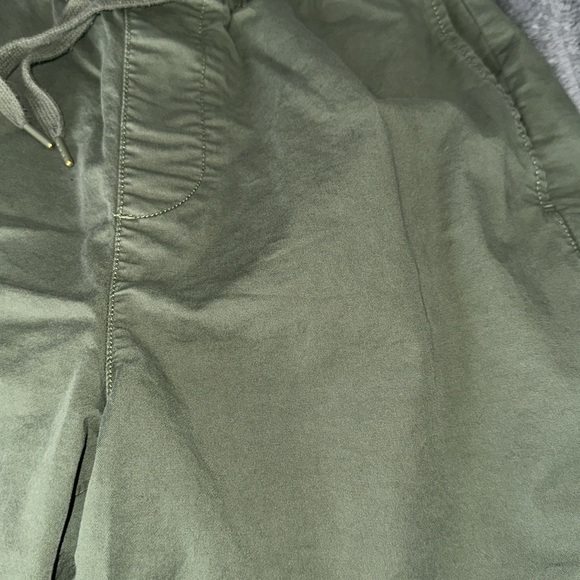 Gap Men’s 7" Easy Shorts With E-Waist, Desert Cactus - Picture 2 of 13